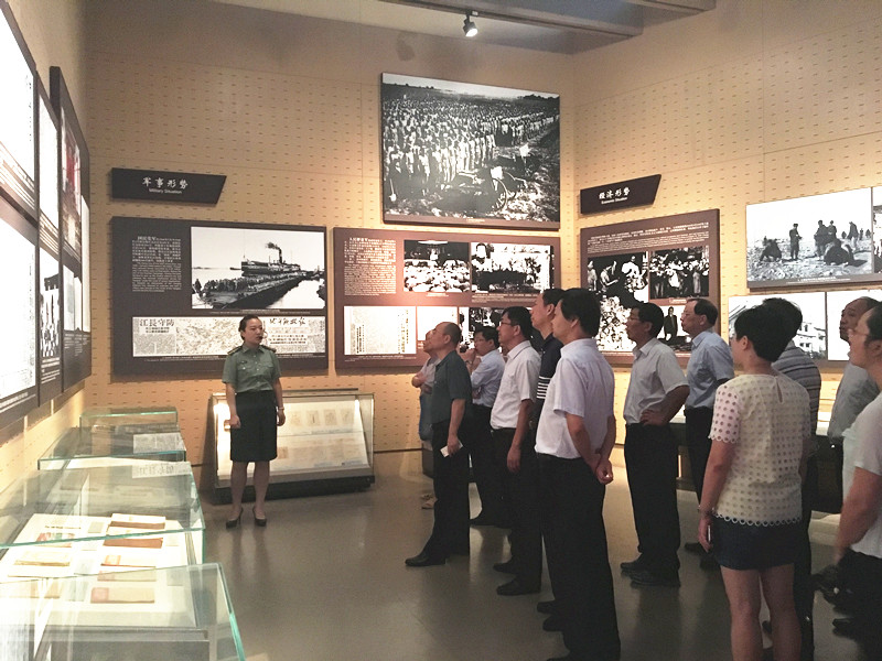 省老子有钱lzyq88集团党委组织集团本部党员赴渡江战争纪念馆接受革命古板教育